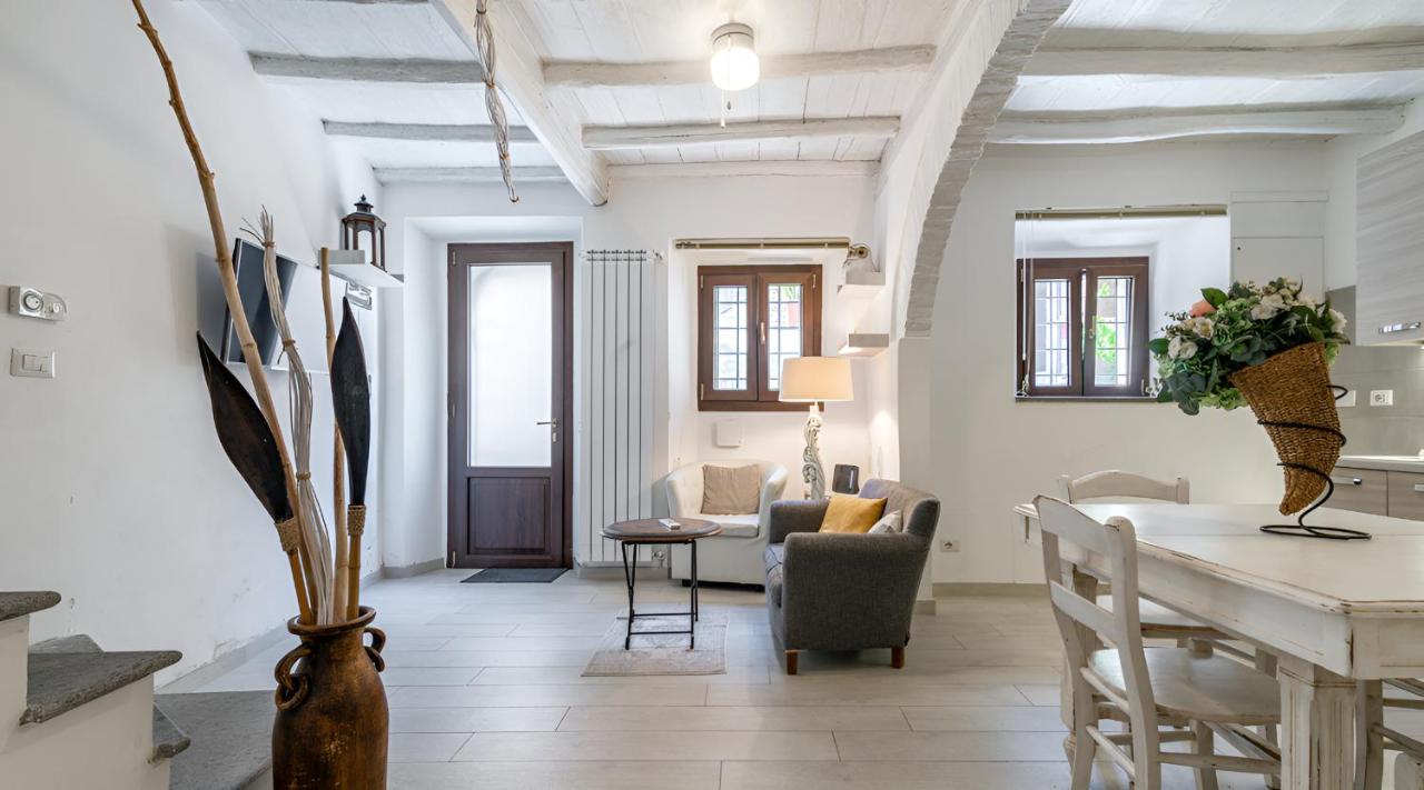 Eleganza In Centro Sul Lago - Ангвиллара-Сабация Экстерьер фото